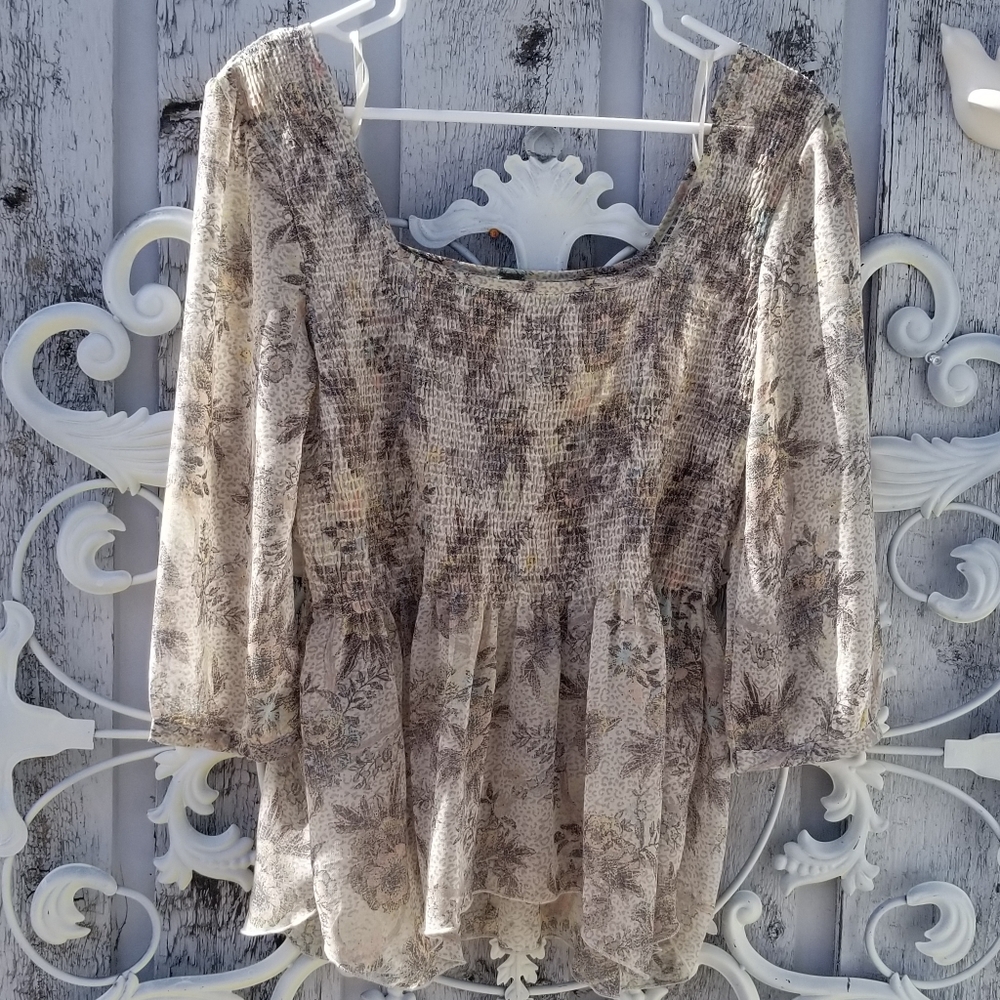 Romantic Ruched Floral Top - Picture 4 of 8